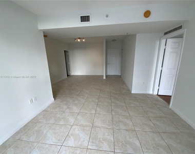 2425 Sw 27th Ave - Photo Thumbnail 2