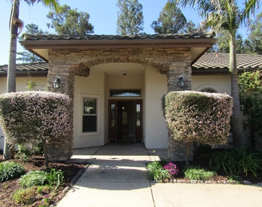 815 Live Oak Ridge - Photo Thumbnail 2