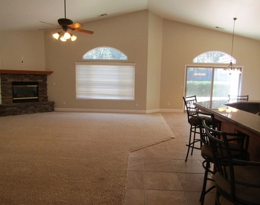 815 Live Oak Ridge - Photo Thumbnail 8