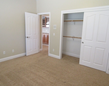 815 Live Oak Ridge - Photo Thumbnail 18