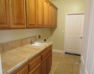 815 Live Oak Ridge - Photo Thumbnail 12