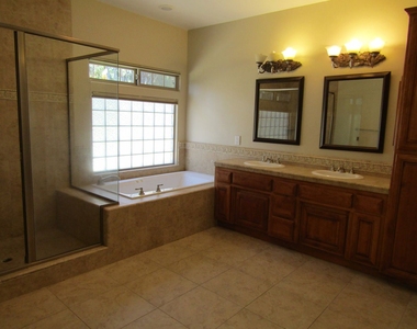 815 Live Oak Ridge - Photo Thumbnail 16