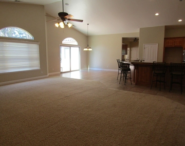 815 Live Oak Ridge - Photo Thumbnail 7