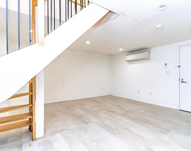 87 Montrose Avenue - Photo Thumbnail 9