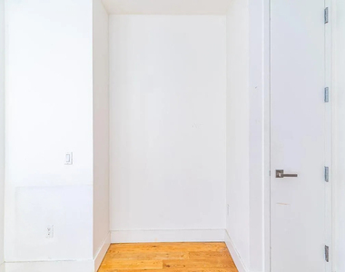 87 Montrose Avenue - Photo Thumbnail 3