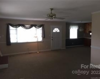 105 Murray Lane - Photo Thumbnail 6