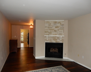 106 Windward Dr Sw - Photo Thumbnail 3