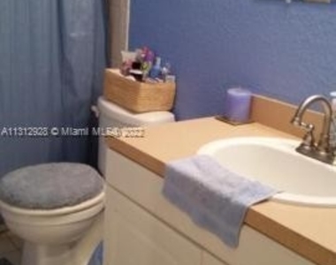 10090 Nw 80 Ct - Photo Thumbnail 15