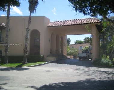 10804 N Kendall Dr - Photo Thumbnail 13