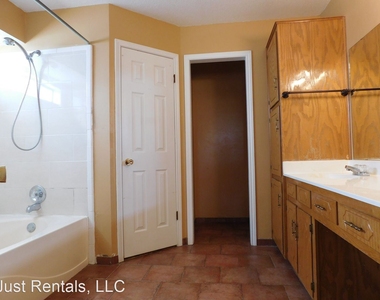 4505 Bluestem Ln - Photo Thumbnail 20