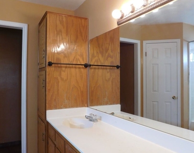 4505 Bluestem Ln - Photo Thumbnail 19