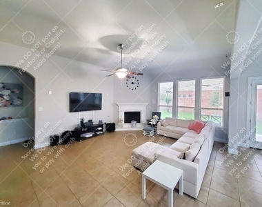 111 Honey Grove Grv - Photo Thumbnail 2