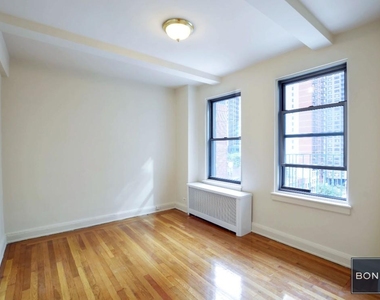 301 East 38th Street - Photo Thumbnail 1