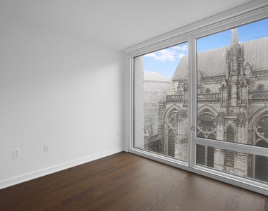 400 West 113th Street - Photo Thumbnail 0