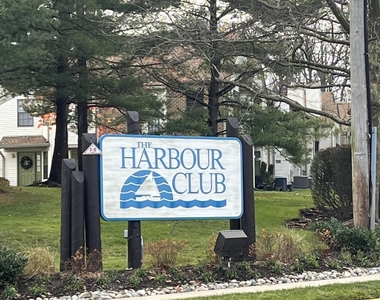 1213 Harbour Club Drive - Photo Thumbnail 16