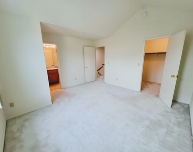 424 Baywood Ct 703 - Photo Thumbnail 11