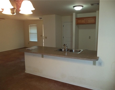 7614 Nw 113th Place - Photo Thumbnail 4