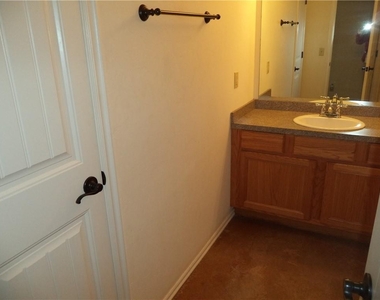 7614 Nw 113th Place - Photo Thumbnail 10