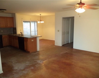 7614 Nw 113th Place - Photo Thumbnail 1