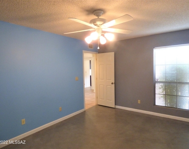 3050 N Ardmore Court - Photo Thumbnail 21