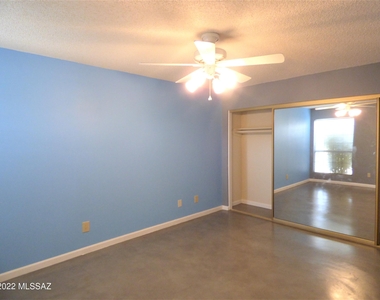 3050 N Ardmore Court - Photo Thumbnail 20