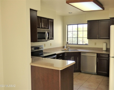 3050 N Ardmore Court - Photo Thumbnail 10