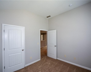 107 High Point Way - Photo Thumbnail 18