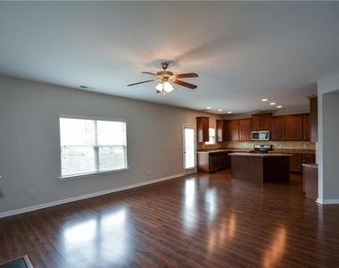 107 High Point Way - Photo Thumbnail 9