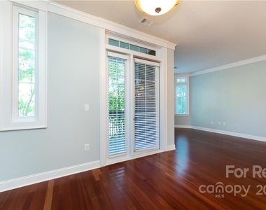 2810 Selwyn Avenue - Photo Thumbnail 9