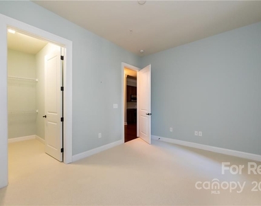 2810 Selwyn Avenue - Photo Thumbnail 24