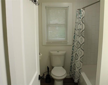 679 Montevista Street Sw - Photo Thumbnail 1