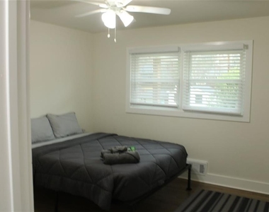 679 Montevista Street Sw - Photo Thumbnail 9