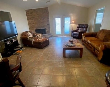 418 Hollyhill Lane - Photo Thumbnail 9