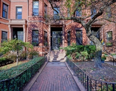 313 Marlborough Street - Photo Thumbnail 13