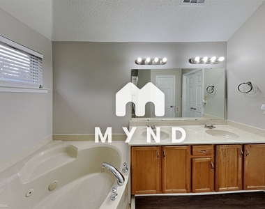 5697 Sycamore Woods Dr - Photo Thumbnail 7