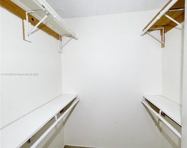 9350 Fontainebleau Blvd Apt 314 - Photo Thumbnail 6