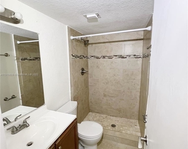 9350 Fontainebleau Blvd Apt 314 - Photo Thumbnail 5