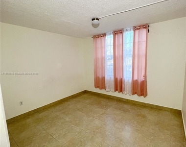 9350 Fontainebleau Blvd Apt 314 - Photo Thumbnail 7