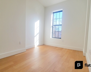 1118 Putnam Avenue - Photo Thumbnail 4