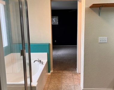 29150 Goldenstar Way - Photo Thumbnail 28