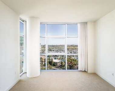 13700 Marina Pointe Dr Unit 1822 - Photo Thumbnail 2