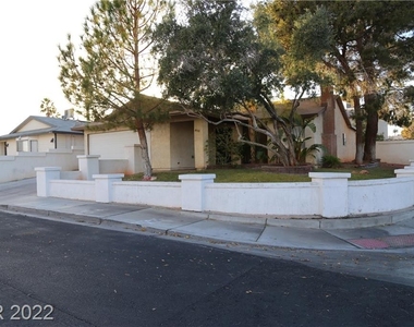 812 Sportsman Drive - Photo Thumbnail 0