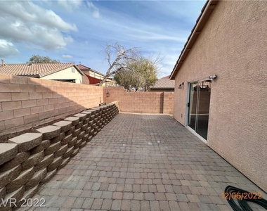 2828 King Michael Avenue - Photo Thumbnail 15