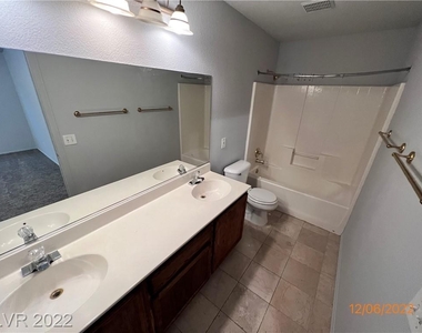 2828 King Michael Avenue - Photo Thumbnail 24