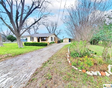 718 N Live Oak Avenue - Photo Thumbnail 0