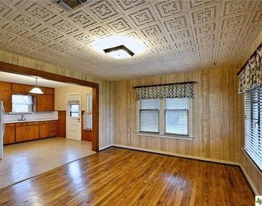 718 N Live Oak Avenue - Photo Thumbnail 7