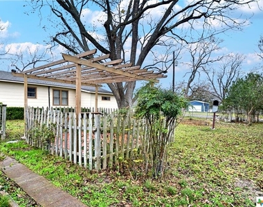 718 N Live Oak Avenue - Photo Thumbnail 31