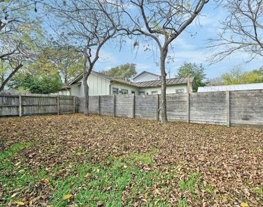 1104  Bouldin Ave - Photo Thumbnail 24