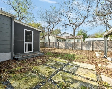 1104  Bouldin Ave - Photo Thumbnail 23