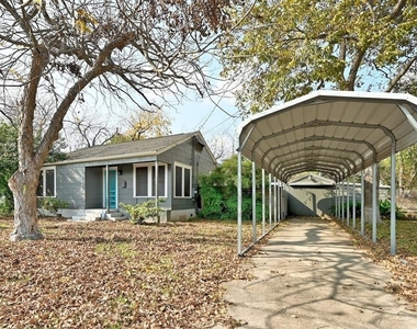 1104  Bouldin Ave - Photo Thumbnail 4